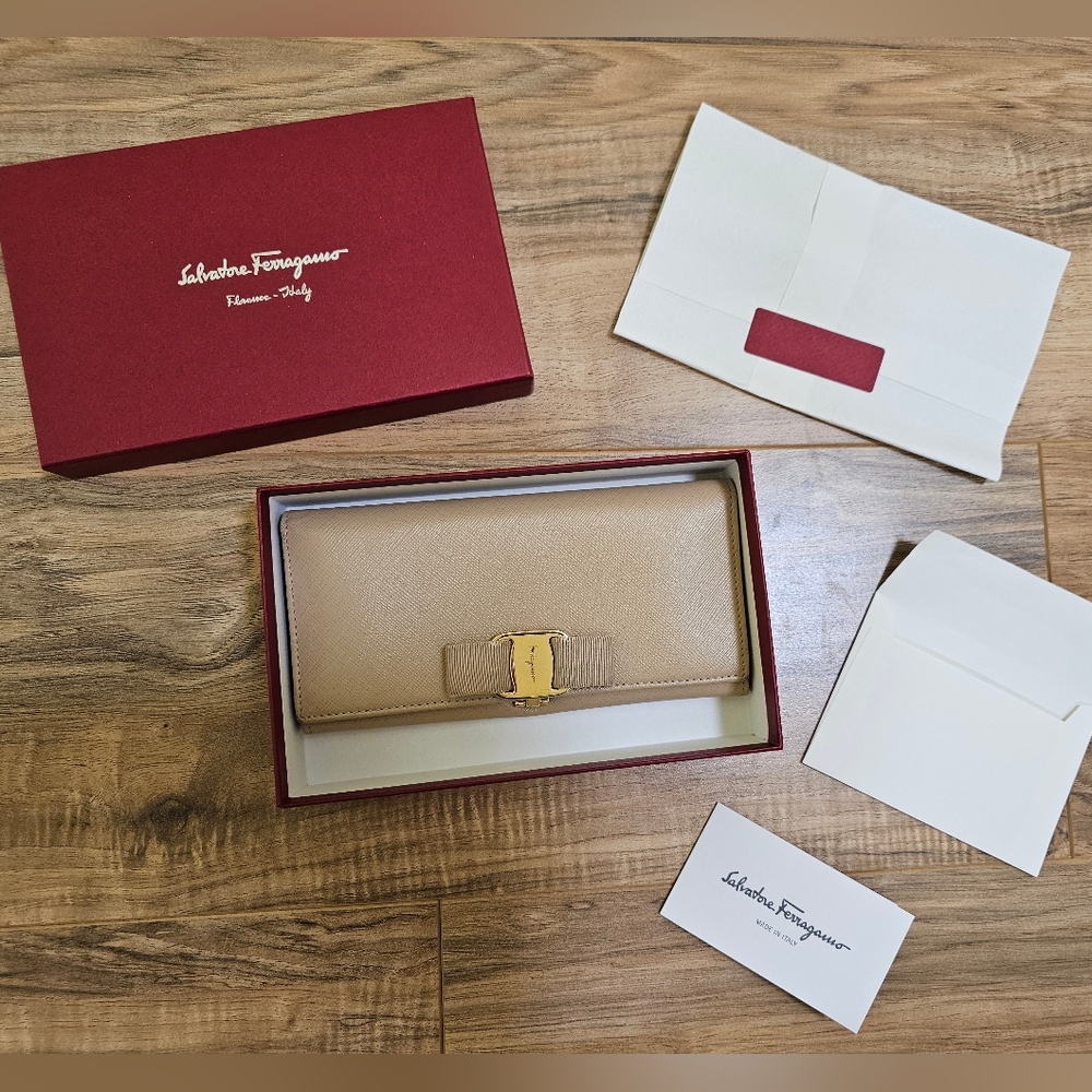 Salvatore Ferragamo Vara Ribbon Long Wallet Leather Beige
